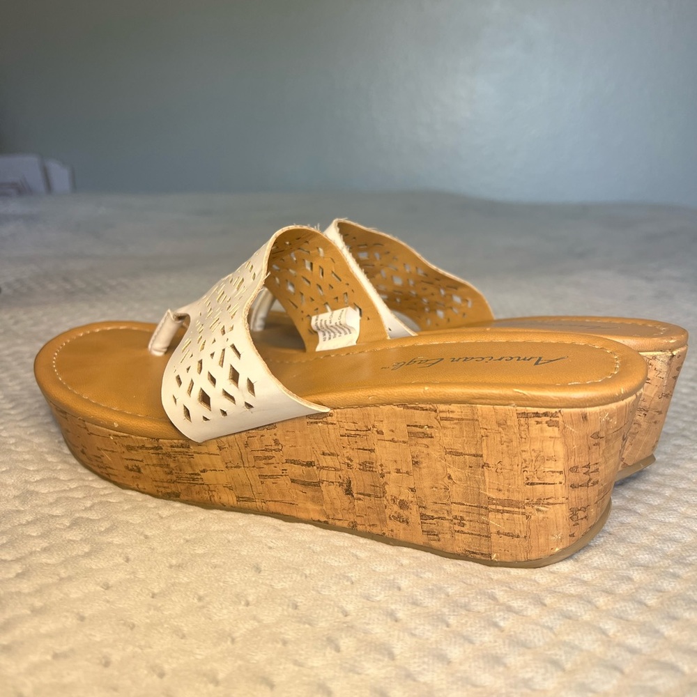 American Eagle Womens White Wedge Sandals Shoes Flip Flops Size 9.5 - Picture 3 of 12